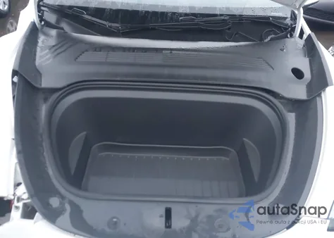 2021 Tesla Model Y Long Range Dual Motor All-Wheel Drive z USA, uszkodzony, nr VIN 5YJYGDEE5MF201460